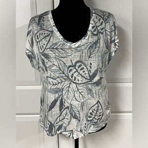 TAHARI Leaf Print Scoop Neck Top